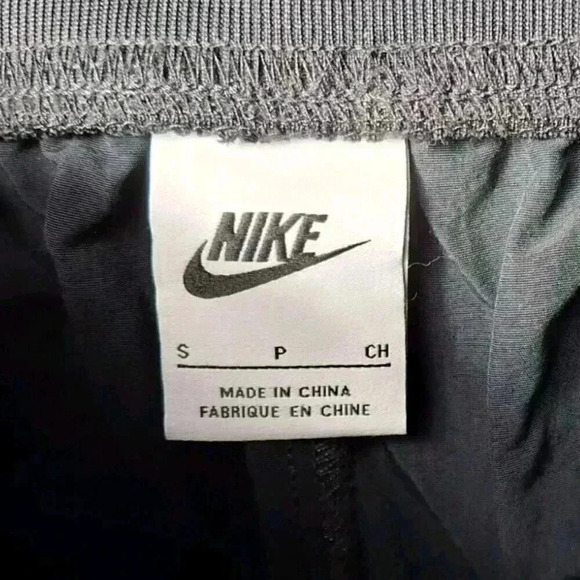 Nike Women's Small Sportswear Essential Woven High Rise Pants Black DQ6809-010 - Picture 10 of 10